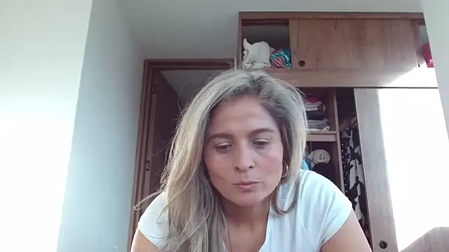 Snapshot of linda-mature43 chatting on 09-13-25, 10:09 linda-mature43 online show from 09-13-25, 10:09