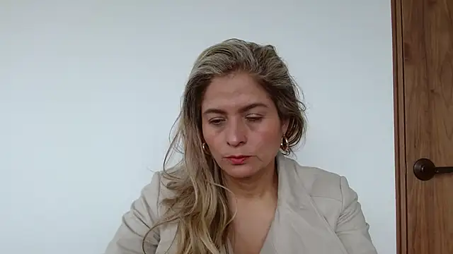 Snapshot of linda-mature43 chatting on 09-17-25, 04:30 linda-mature43 online show from 09-17-25, 04:30