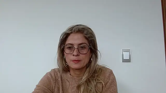 Snapshot of linda-mature43 chatting on 09-18-25, 02:30 linda-mature43 online show from 09-18-25, 02:30