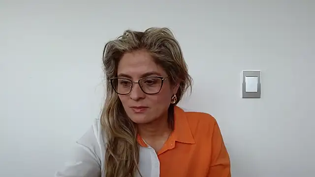 Snapshot of linda-mature43 chatting on 09-19-25, 03:24 linda-mature43 online show from 09-19-25, 03:24
