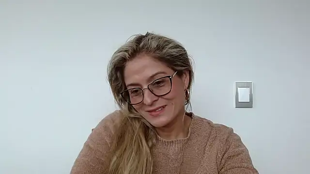 Snapshot of linda-mature43 chatting on 10-01-25, 04:35 linda-mature43 online show from 10-01-25, 04:35
