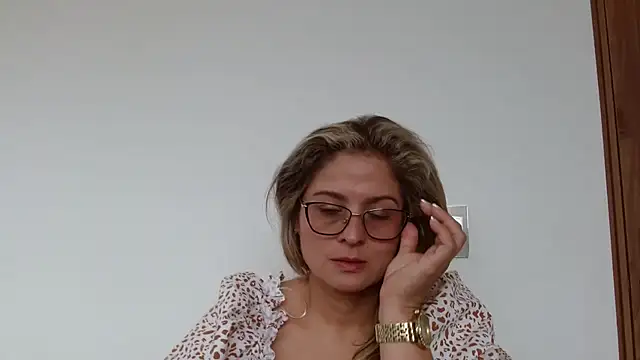 Snapshot of linda-mature43 chatting on 10-04-25, 07:23 linda-mature43 online show from 10-04-25, 07:23