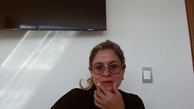 Snapshot of linda-mature43 chatting on 10-07-25, 07:22 linda-mature43 online show from 10-07-25, 07:22