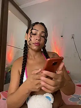 Snapshot of jhennyfer chatting on 12-05-25, 04:32 jhennyfer online show from 12-05-25, 04:32