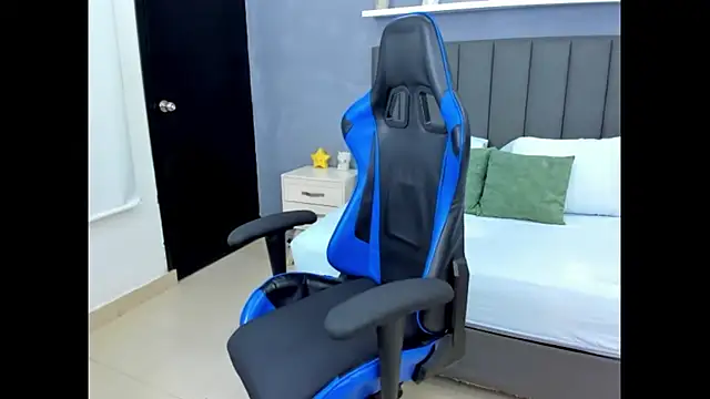 Snapshot of anagil_ chatting on 10-23-25, 01:21 anagil online show from 10-23-25, 01:21