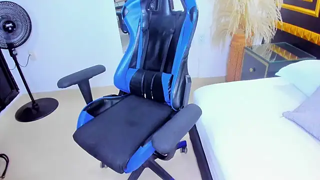 Snapshot of anagil_ chatting on 10-24-25, 01:40 anagil online show from 10-24-25, 01:40