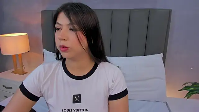 Snapshot of anagil_ chatting on 12-18-25, 01:50 anagil online show from 12-18-25, 01:50