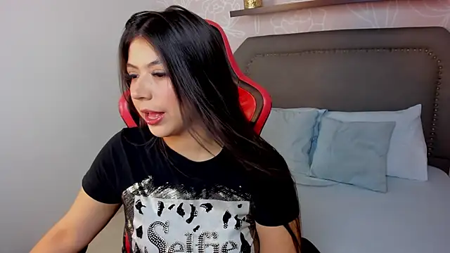 Snapshot of anagil_ chatting on 02-15-26, 12:58 anagil online show from 02-15-26, 12:58