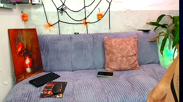 Snapshot of Luna_logan chatting on 10-30-25, 02:24 Luna logan online show from 10-30-25, 02:24