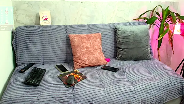 Snapshot of Luna_logan chatting on 11-27-25, 03:52 Luna logan online show from 11-27-25, 03:52