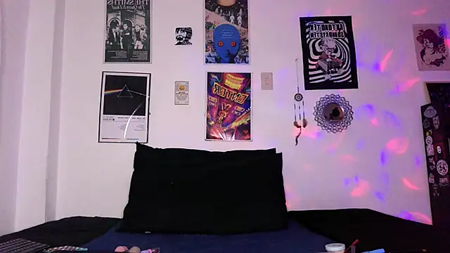 plutonbluemooon333 online show from 10-02-25, 12:17