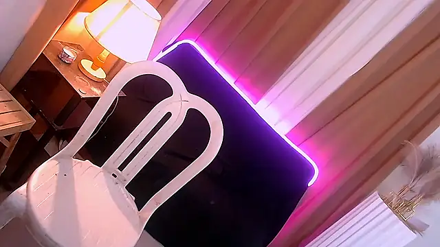 Snapshot of Chichiloeps chatting on 10-22-25, 02:39 Chichiloeps online show from 10-22-25, 02:39