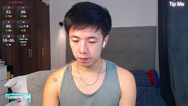 Snapshot of Addictiveboi chatting on 12-17-25, 02:28 Addictiveboi online show from 12-17-25, 02:28