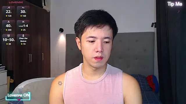 Snapshot of Addictiveboi chatting on 12-18-25, 02:39 Addictiveboi online show from 12-18-25, 02:39