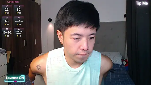 Snapshot of Addictiveboi chatting on 01-08-26, 03:20 Addictiveboi online show from 01-08-26, 03:20