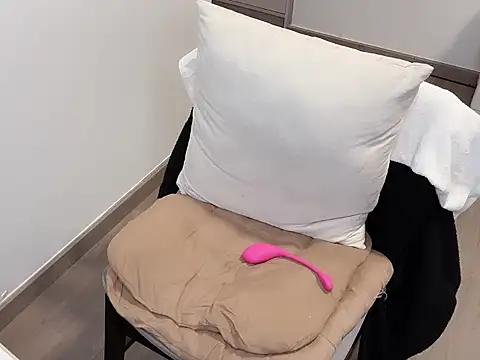 Snapshot of BestBerry chatting on 11-27-25, 01:13 BestBerry online show from 11-27-25, 01:13