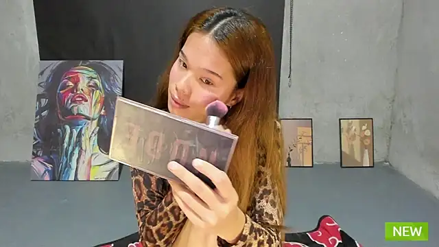 Colette Thompson online show from 10-21-25, 02:51