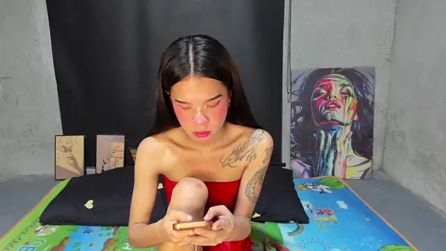 Colette Thompson online show from 03-11-26, 01:06