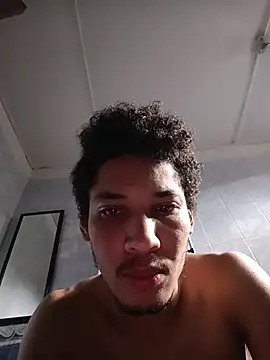 Snapshot of RuiMaddoox chatting on 11-21-25, 01:43 RuiMaddoox online show from 11-21-25, 01:43