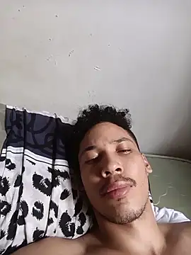 Snapshot of RuiMaddoox chatting on 12-14-25, 01:38 RuiMaddoox online show from 12-14-25, 01:38