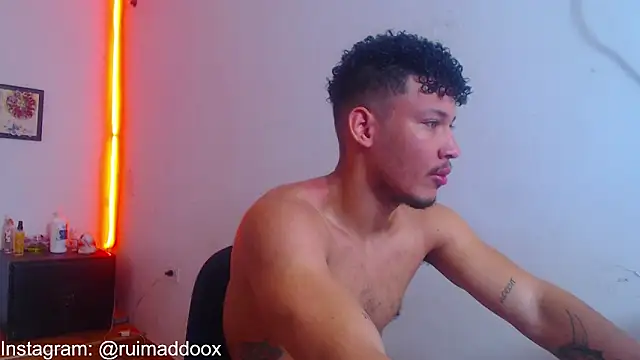 Snapshot of RuiMaddoox chatting on 02-09-26, 11:47 RuiMaddoox online show from 02-09-26, 11:47