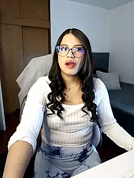 Snapshot of asumi_18 chatting on 11-28-25, 09:50 asumi 18 online show from 11-28-25, 09:50