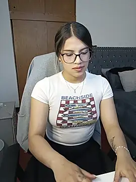 Snapshot of asumi_18 chatting on 12-05-25, 06:59 asumi 18 online show from 12-05-25, 06:59