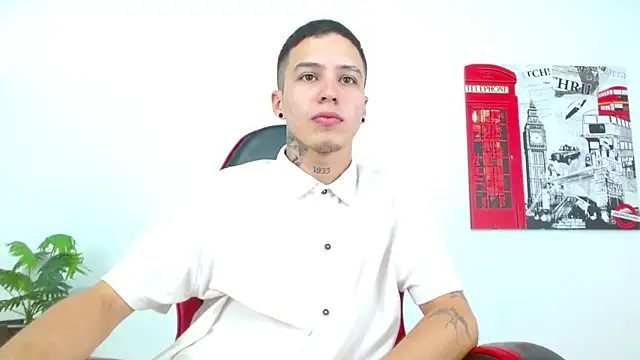 Snapshot of Cumandres18 chatting on 05-19-26, 03:07 Cumandres18 online show from 05-19-26, 03:07