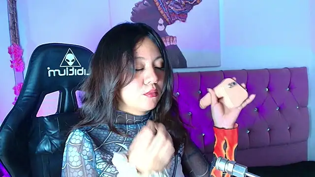 Snapshot of catalina_santana20 chatting on 11-21-25, 08:51 catalina santana20 online show from 11-21-25, 08:51