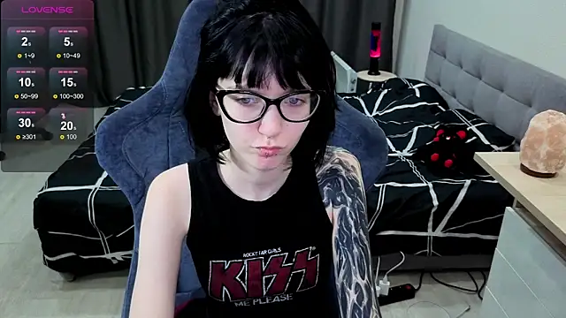 HazelTompson online show from 01-09-26, 02:53