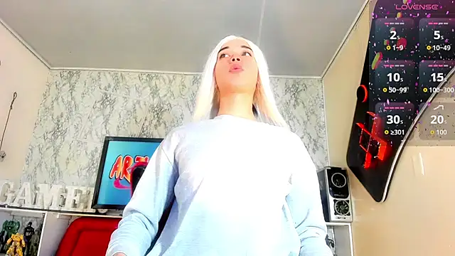 Snapshot of Madison_Mujica chatting on 10-24-25, 11:17 Madison Mujica online show from 10-24-25, 11:17