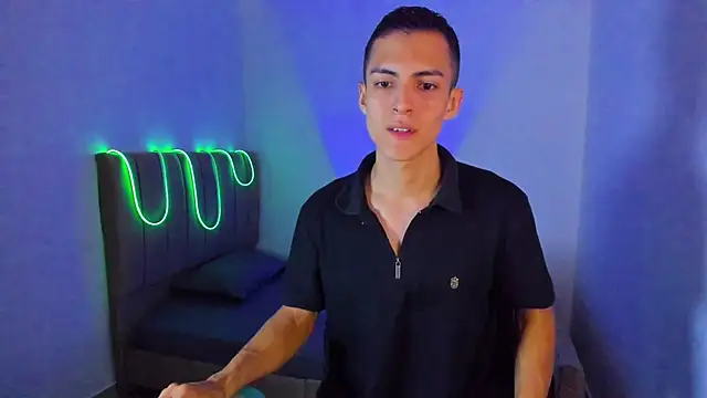 Matiius18 online show from 07-08-26, 01:48