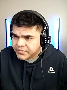 Snapshot of perversus12 chatting on 02-25-26, 07:23 perversus12 online show from 02-25-26, 07:23