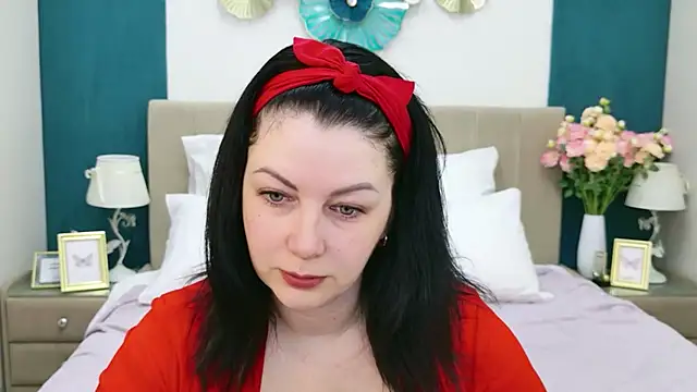 Nina Stane online show from 12-15-25, 05:23