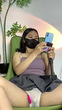 Snapshot of zhizhinaigai chatting on 11-28-25, 04:04 zhizhinaigai online show from 11-28-25, 04:04