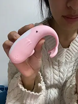 Snapshot of MengMeng0515 chatting on 11-18-25, 11:36 MengMeng0515 online show from 11-18-25, 11:36