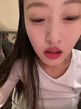 Snapshot of MengMeng0515 chatting on 02-10-26, 02:21 MengMeng0515 online show from 02-10-26, 02:21