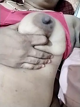 Snapshot of beena01 chatting on 09-09-25, 06:18 beena01 online show from 09-09-25, 06:18