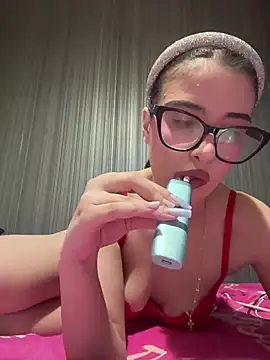 Larra69 online show from 04-26-26, 05:43