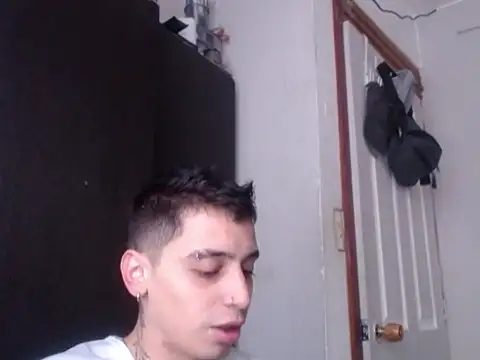 Snapshot of xalejo_max chatting on 11-18-25, 04:44 xalejo max online show from 11-18-25, 04:44
