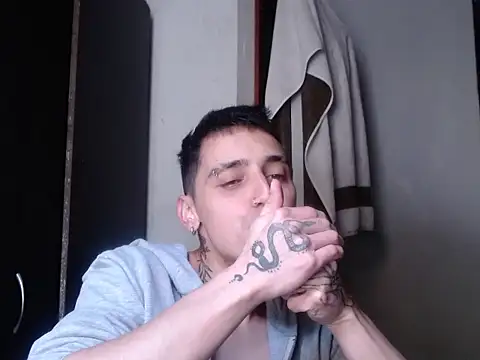 Snapshot of xalejo_max chatting on 11-19-25, 05:57 xalejo max online show from 11-19-25, 05:57