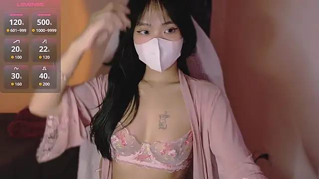 Phuong Bee online show from 10-11-25, 01:20