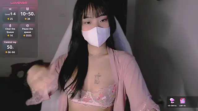 Phuong Bee online show from 10-24-25, 12:45