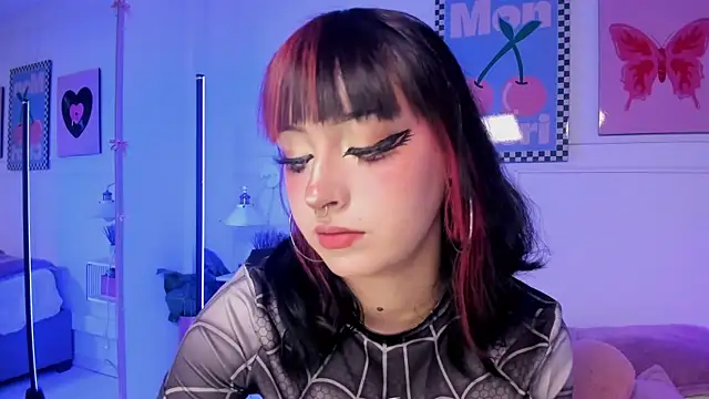 Zoe Lynch  online show from 07-29-26, 12:03