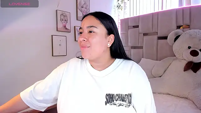 Zoey thompson online show from 07-03-26, 07:42