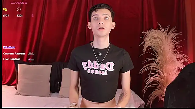 Snapshot of VicenteFerrer chatting on 06-18-26, 02:10 VicenteFerrer online show from 06-18-26, 02:10