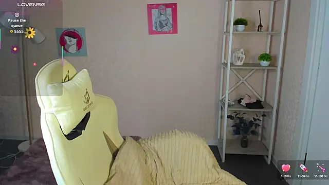 Snapshot of R0cket_bunny chatting on 09-19-25, 12:02 R0cket bunny online show from 09-19-25, 12:02