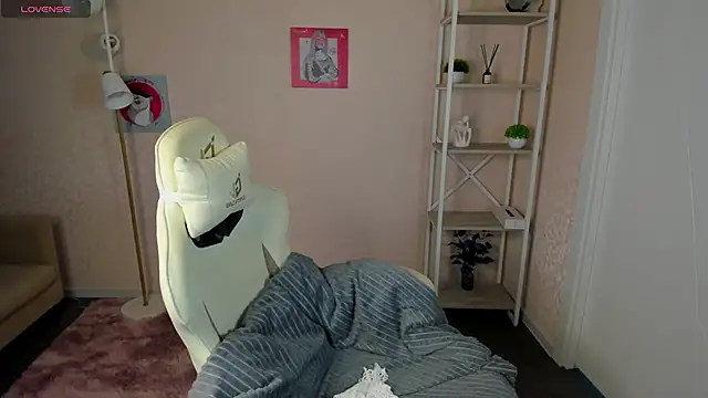 Snapshot of R0cket_bunny chatting on 10-03-25, 01:13 R0cket bunny online show from 10-03-25, 01:13