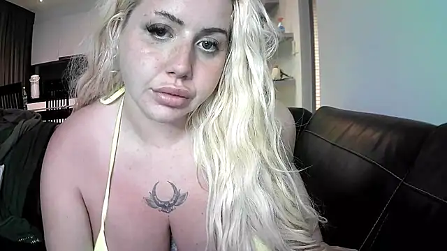 Snapshot of TiaDoll chatting on 09-15-25, 07:25 TiaDoll online show from 09-15-25, 07:25