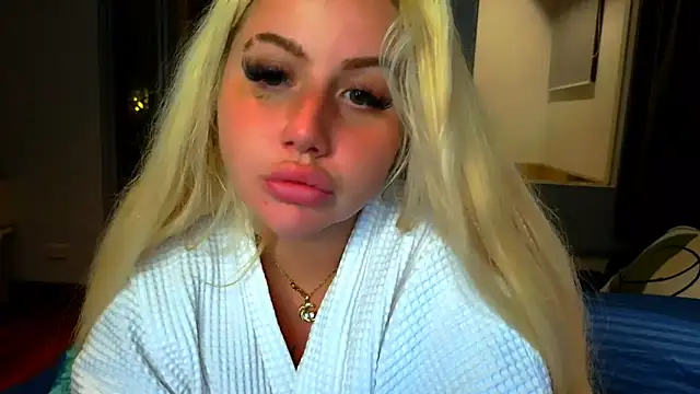 Snapshot of TiaDoll chatting on 11-15-25, 11:51 TiaDoll online show from 11-15-25, 11:51